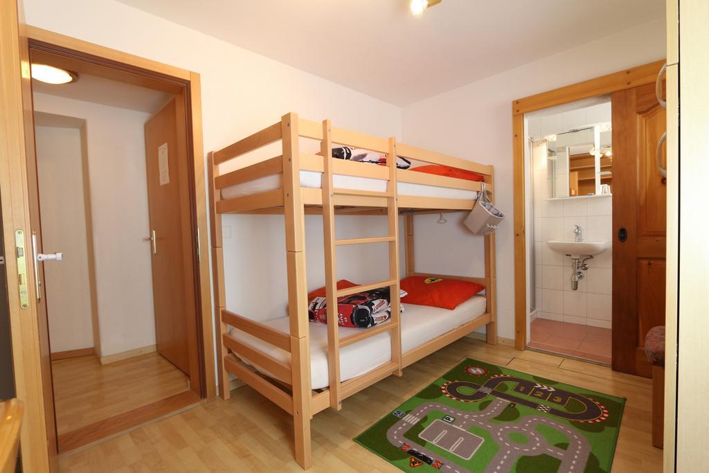 B&B Hotel Alpina Grächen Zimmer foto